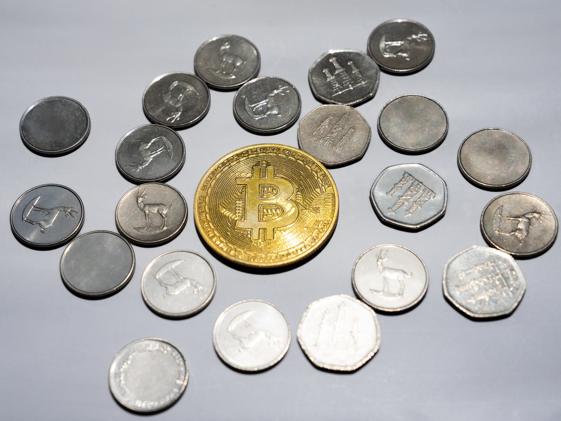 比特幣持平,以太坊穩定,狗狗幣崩潰。