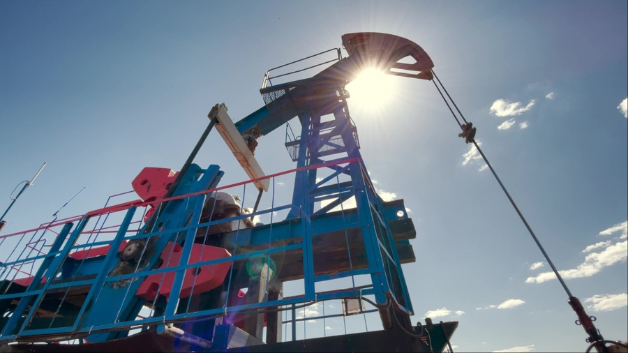 Crude Oil Futures Analysis with tradeCompass