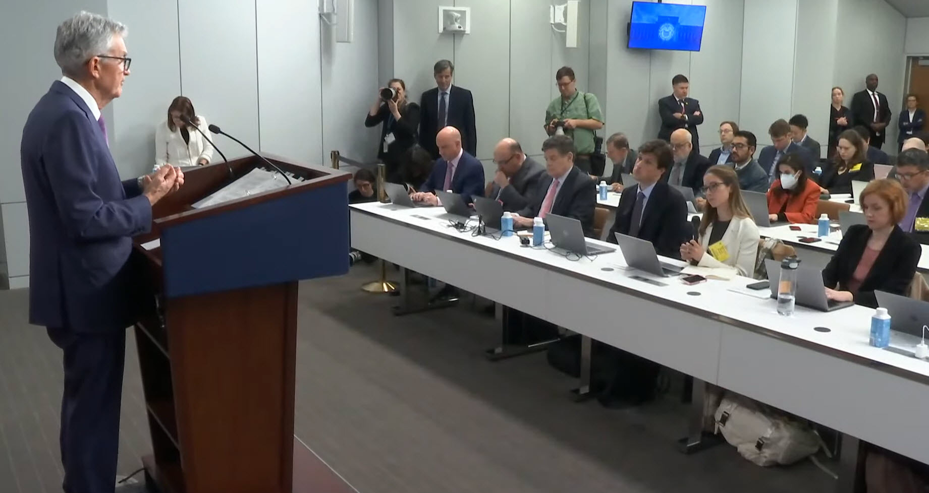 Powell side view press conference