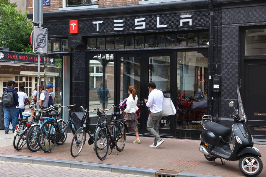 Tesla shop in Amsterdam