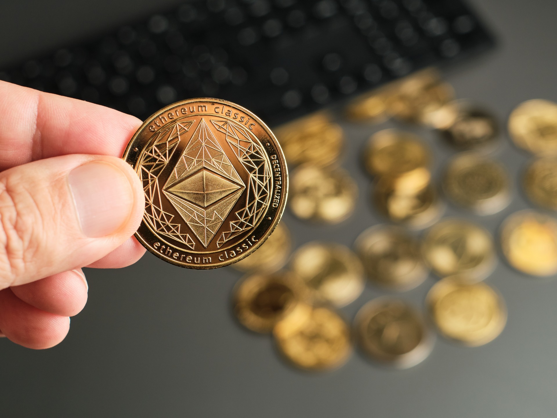 investingLive Crypto Market Pulse: Ethereum Leads While Bitcoin Holds the  Range | investingLive
