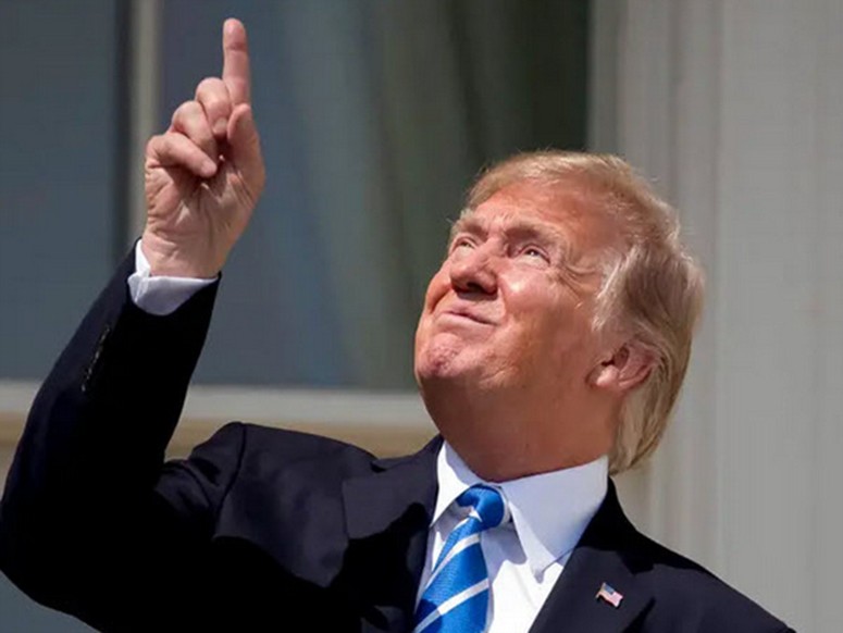 Trump pointing up
