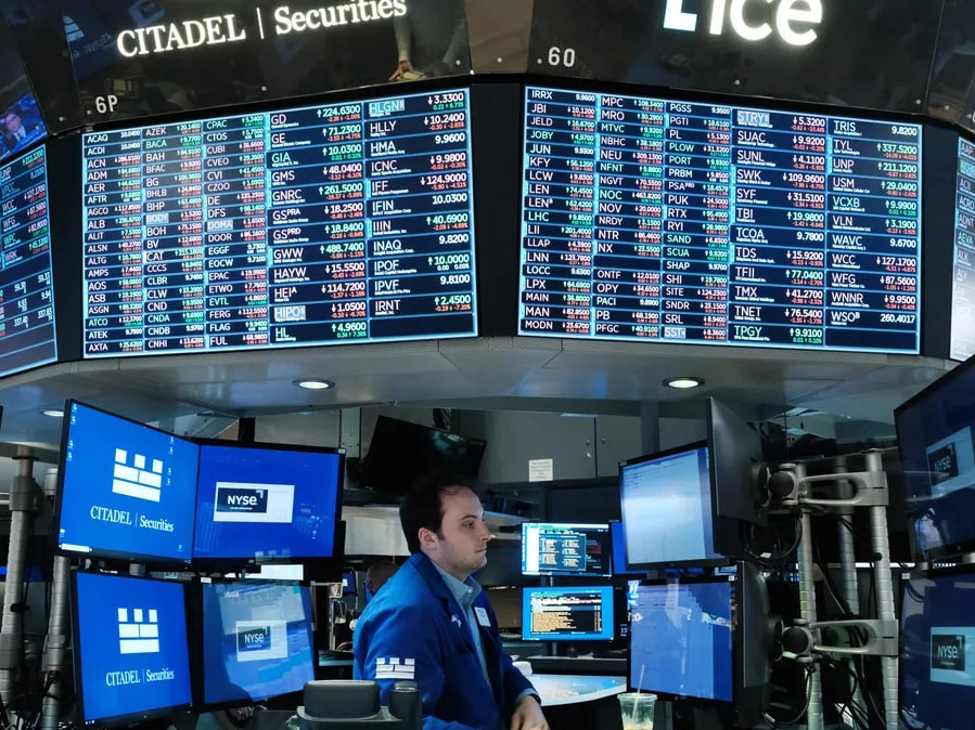 Major US stock indices give up gains. Close lower on the day