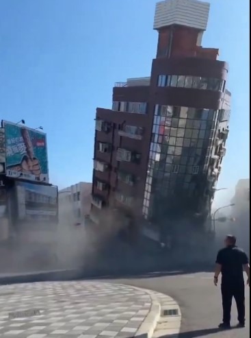 taiwan earthquake building collapses 03 April 2024.jpg 2