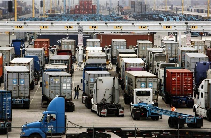 trucking-at-ports